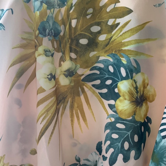 Missguided Pink Tropical Print Ruffle Dress - Picture 5 of 11